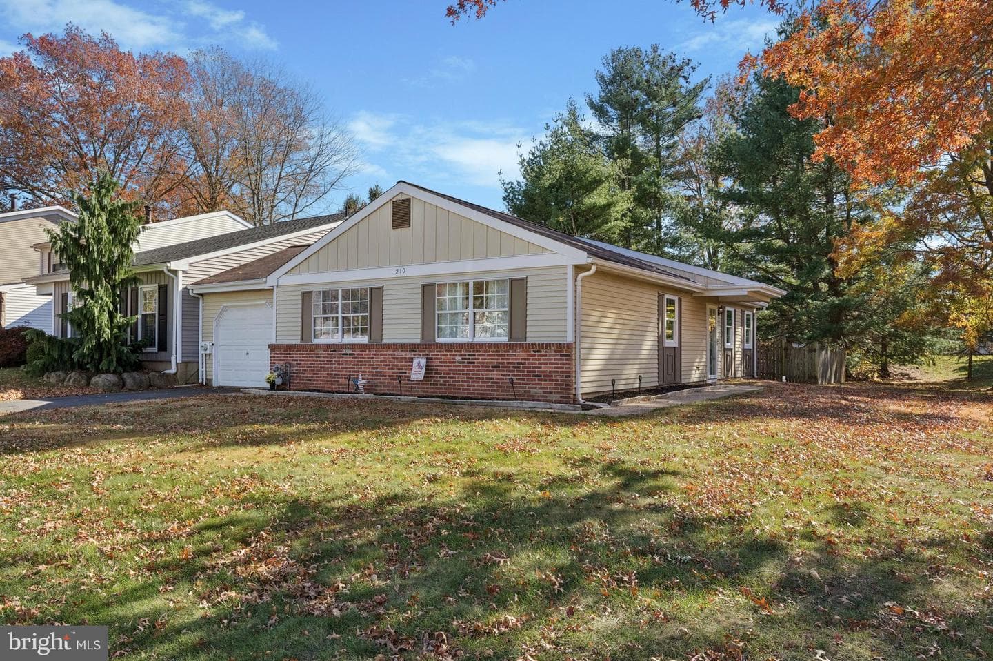 210 E Hanover Street photo 25