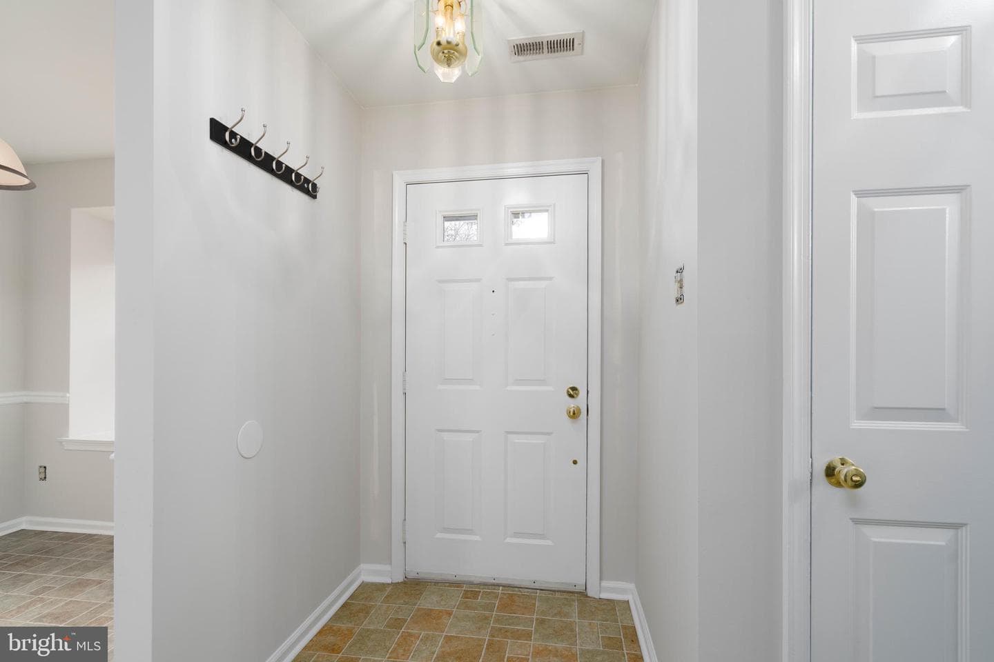 2420 Dogleg Drive photo 3