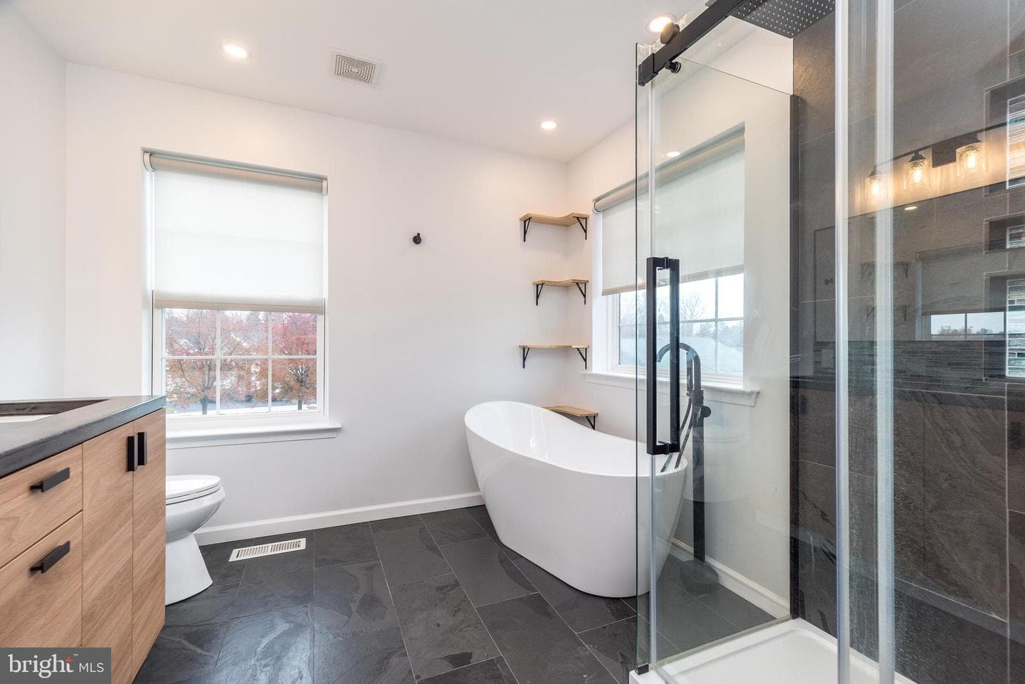 203 Hampshire Drive photo 32