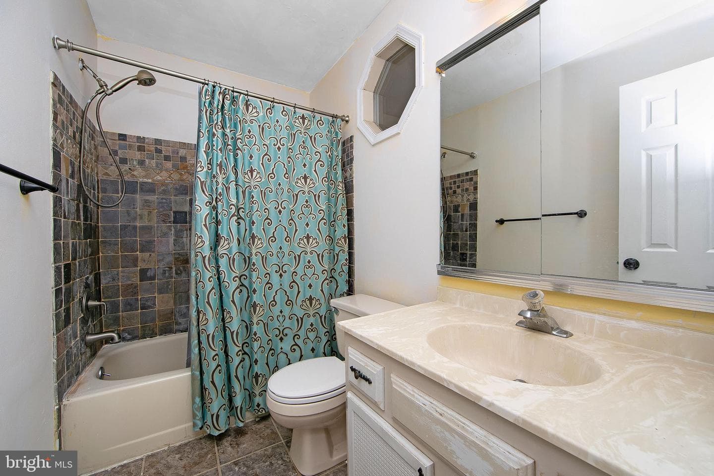 180 Independence Drive photo 32