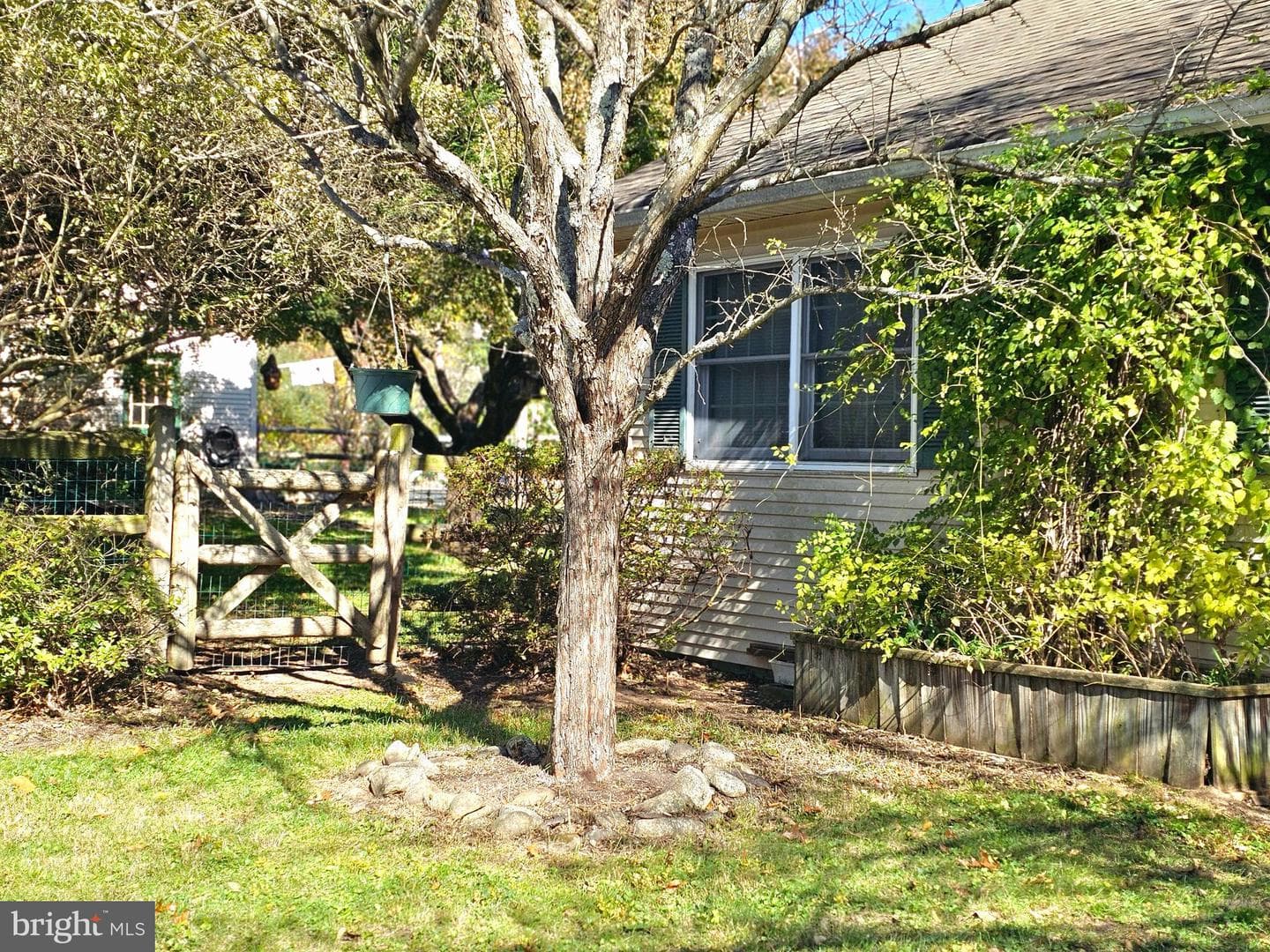 243 Linden Lane photo 2