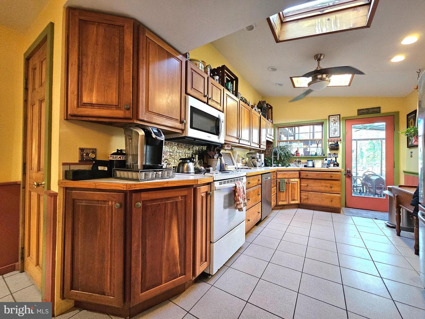 243 Linden Lane photo 7