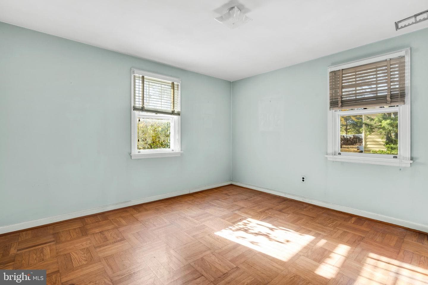 39 Woodbine Avenue photo 10