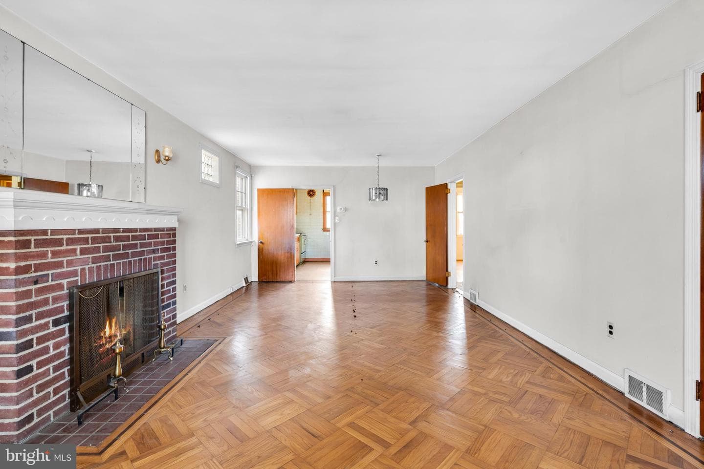 39 Woodbine Avenue photo 3