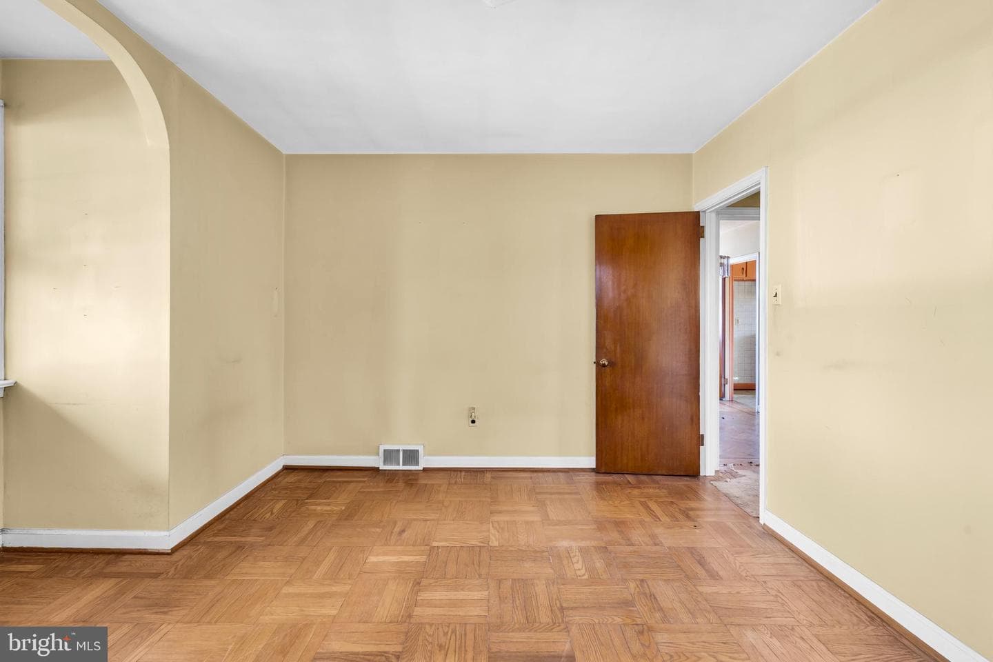39 Woodbine Avenue photo 9