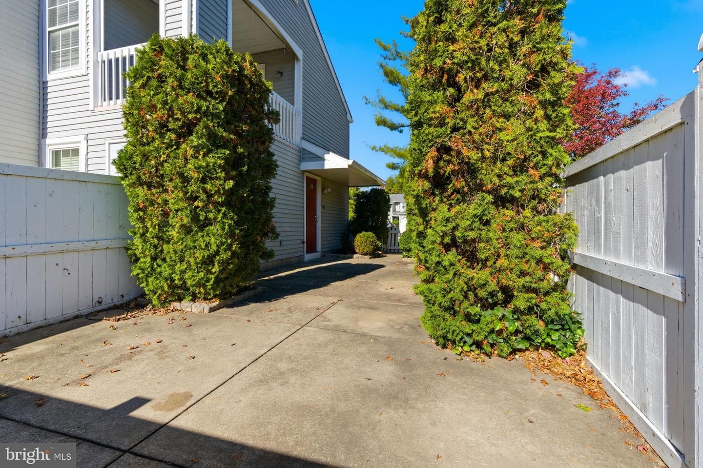647b Rose Hollow Drive #b photo 4