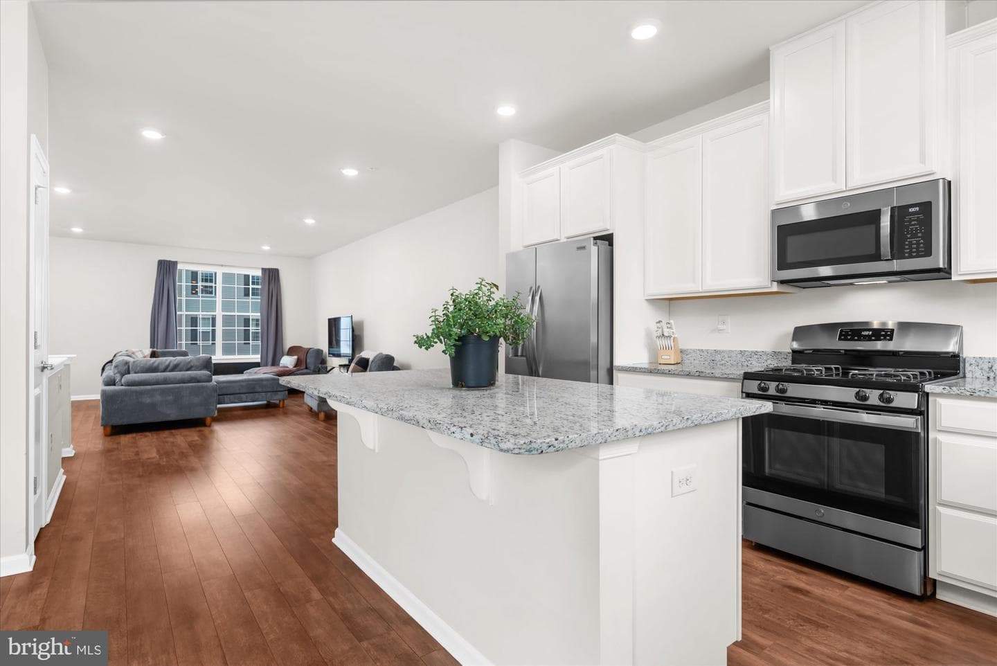 105 Edgewater Court photo 11