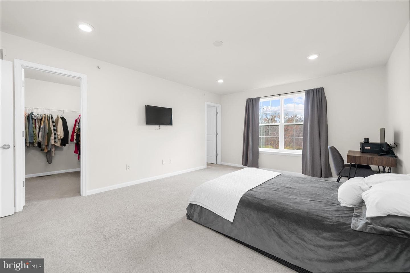 105 Edgewater Court photo 16