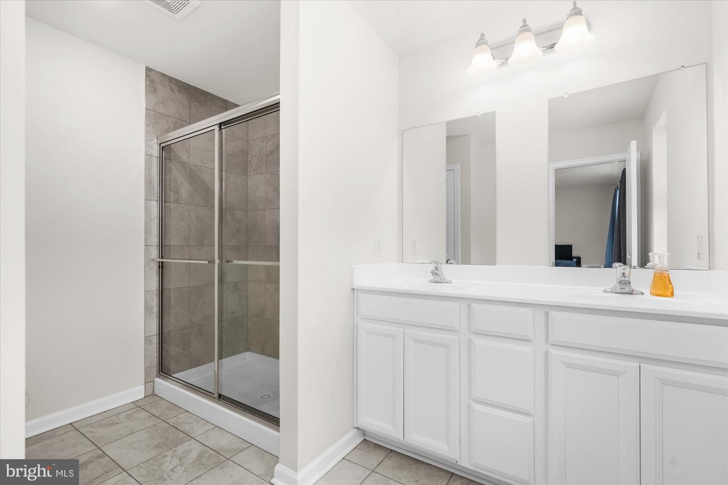 105 Edgewater Court photo 18
