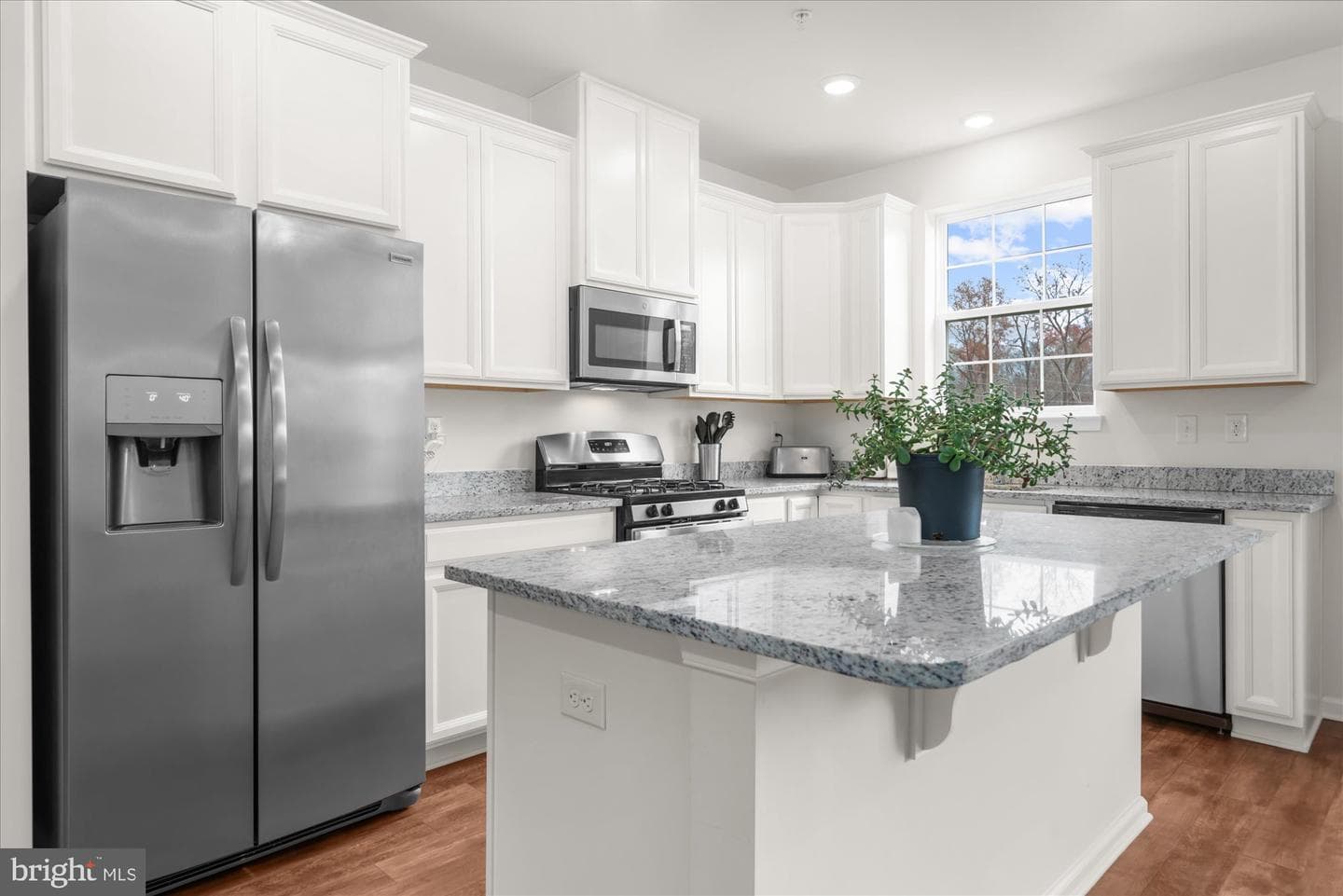 105 Edgewater Court photo 2