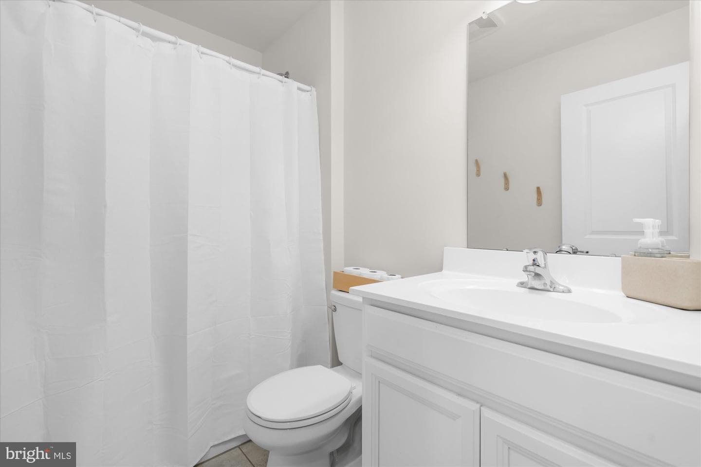 105 Edgewater Court photo 23