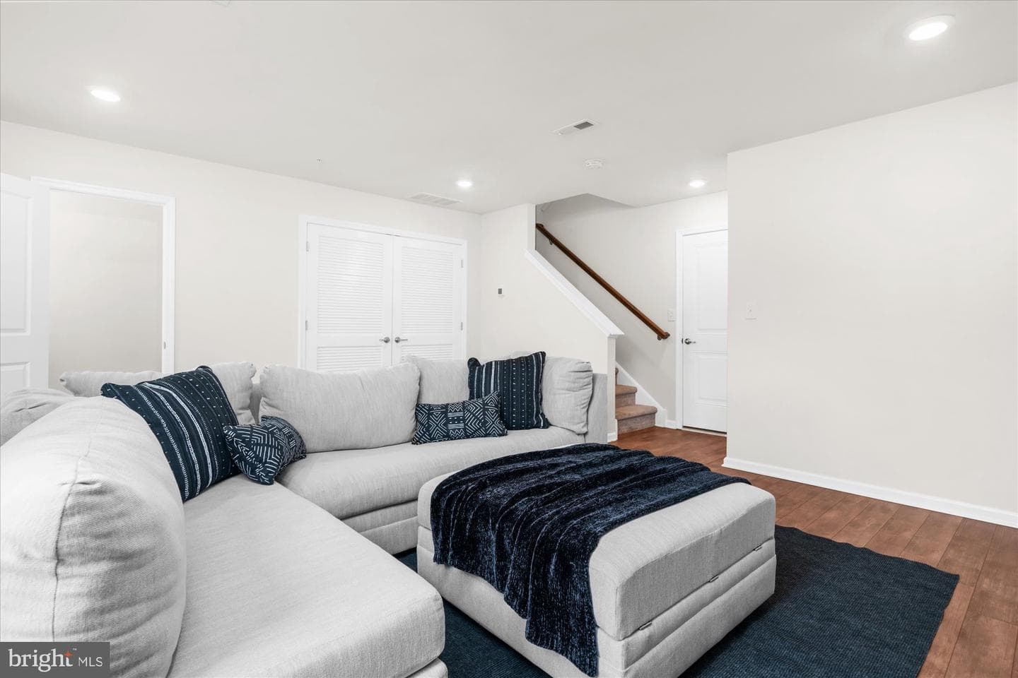 105 Edgewater Court photo 25