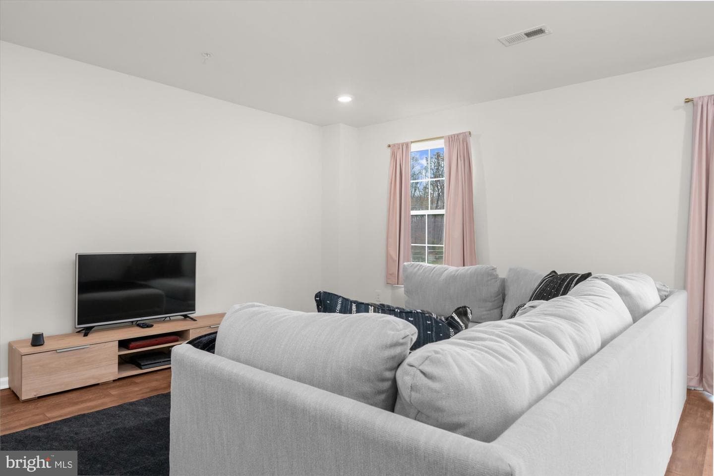 105 Edgewater Court photo 26