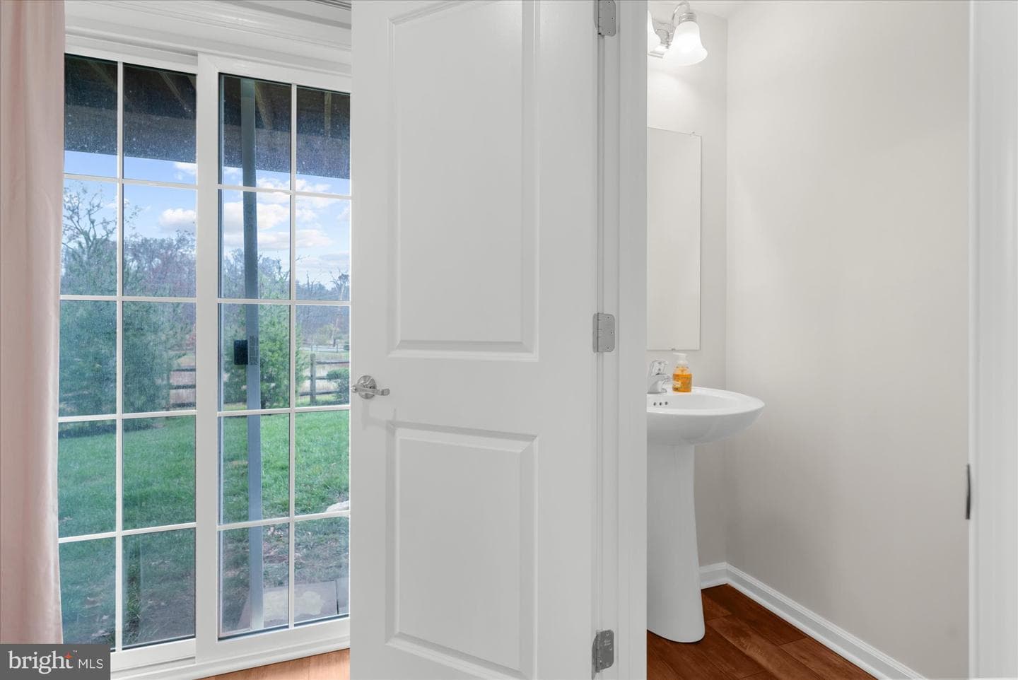105 Edgewater Court photo 27