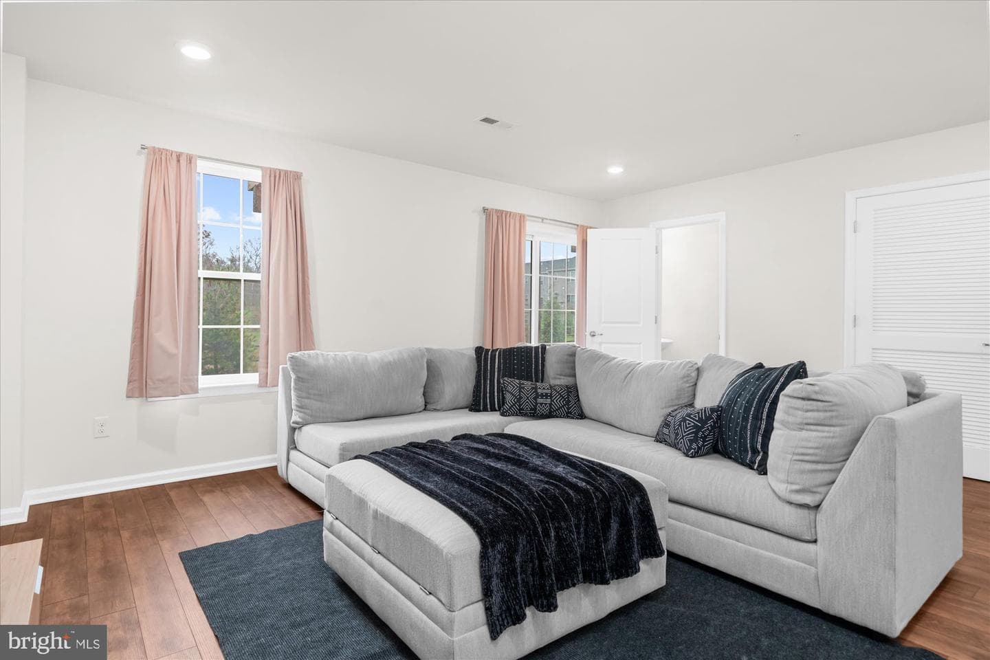 105 Edgewater Court photo 4