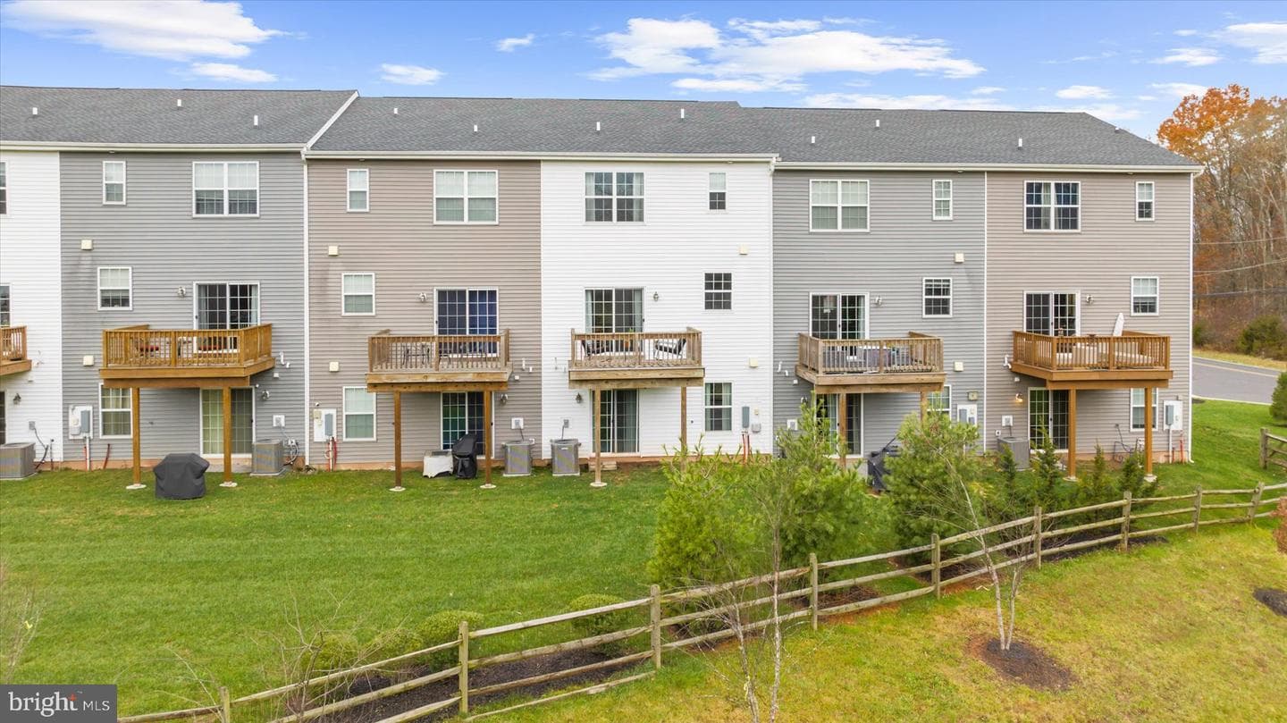 105 Edgewater Court photo 5