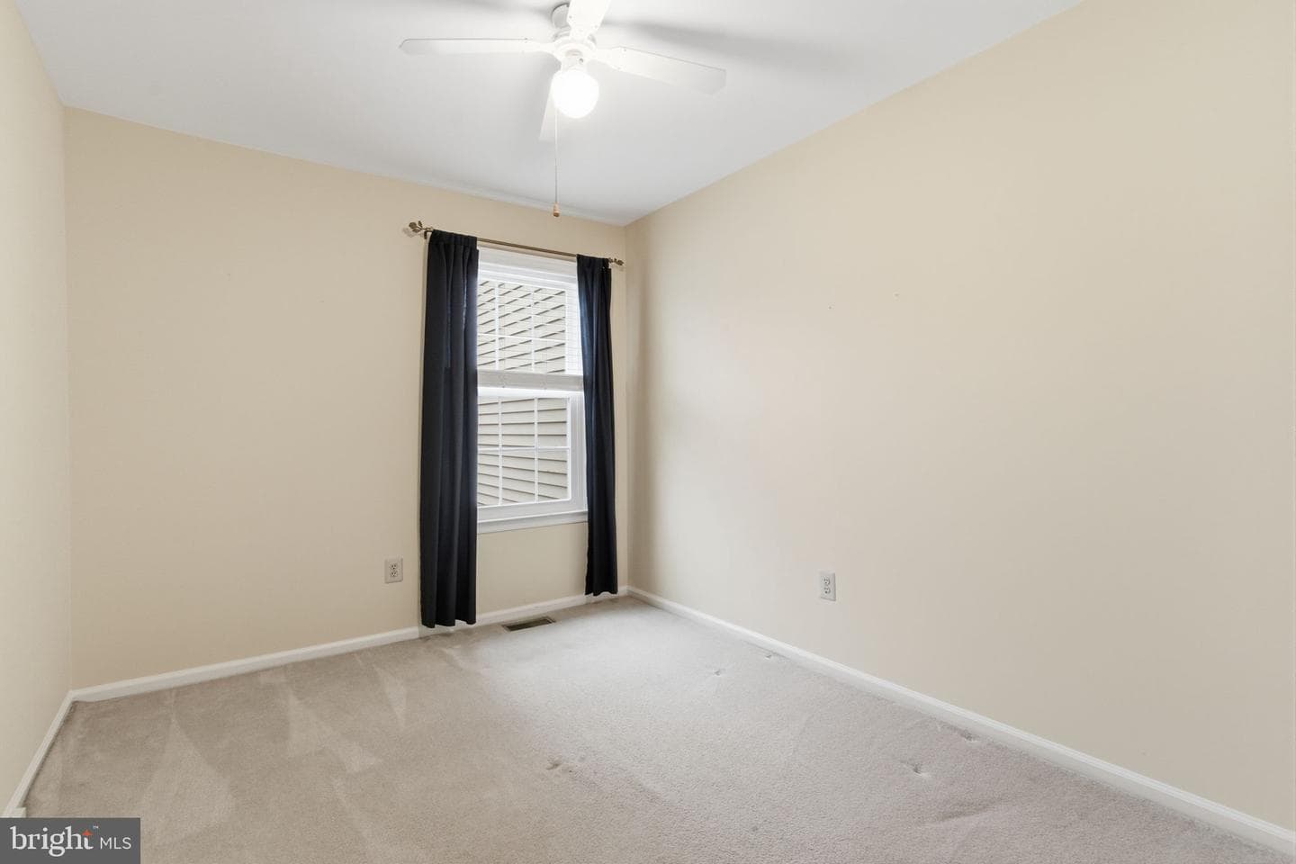 100 Bishops Gate Lane photo 11