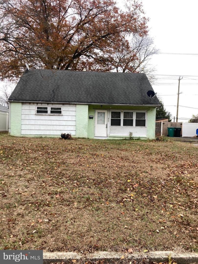 810 Winder Drive photo 3