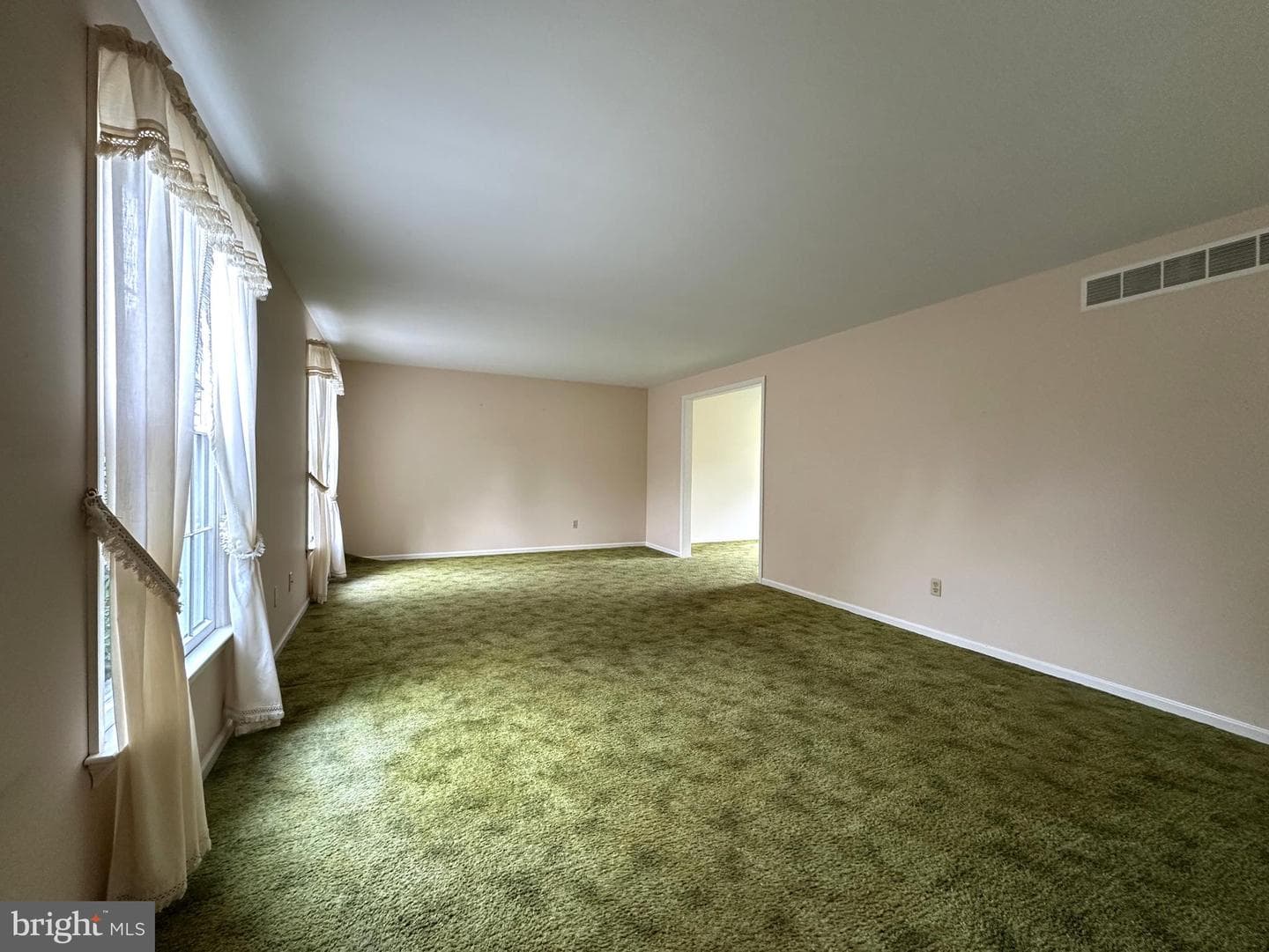 2004 Evergreen Drive photo 8