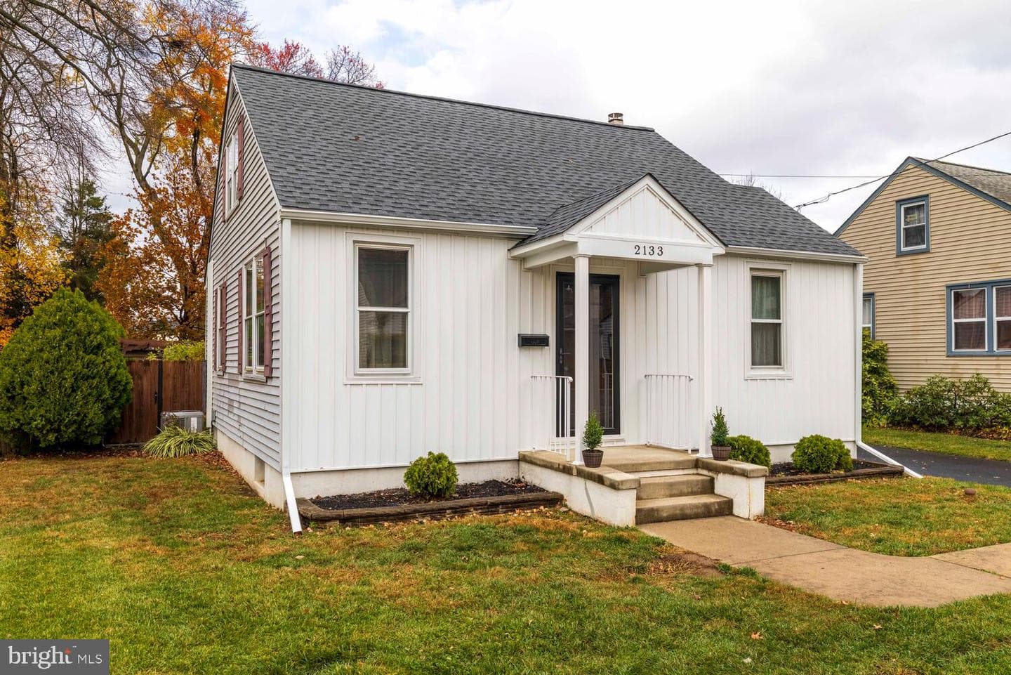 2133 Maple Avenue photo 2