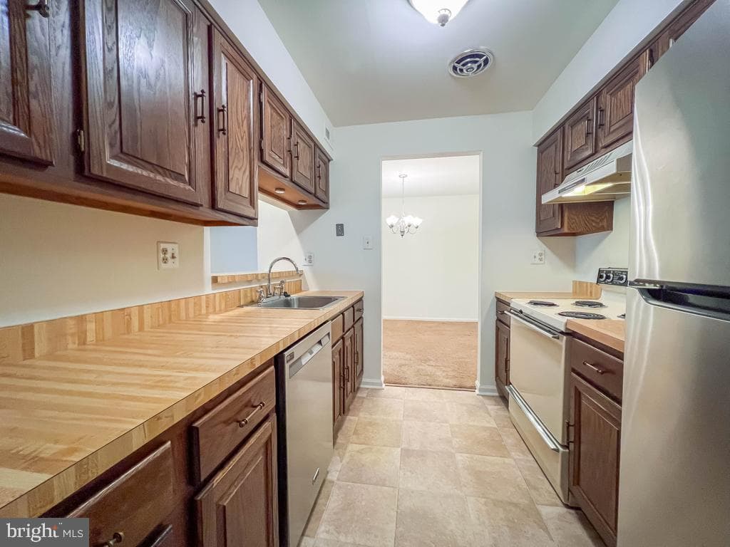 654a Woodford Lane photo 11