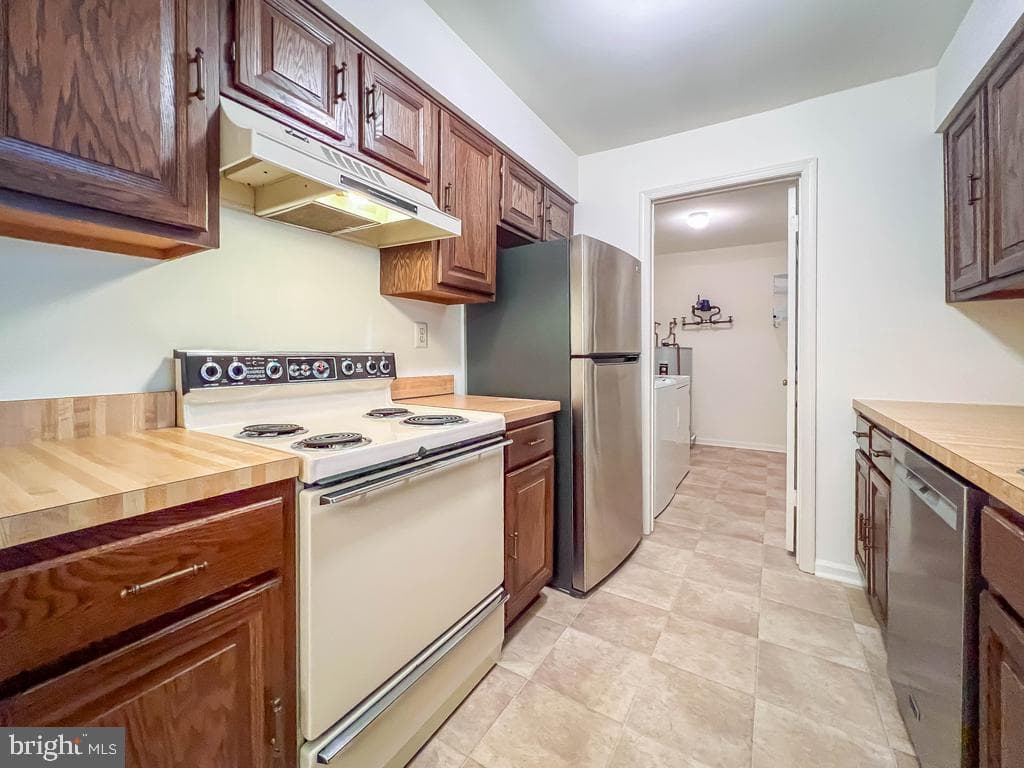 654a Woodford Lane photo 12