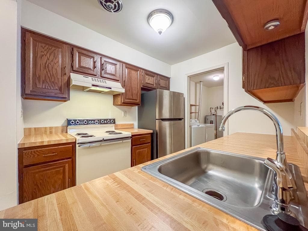 654a Woodford Lane photo 13