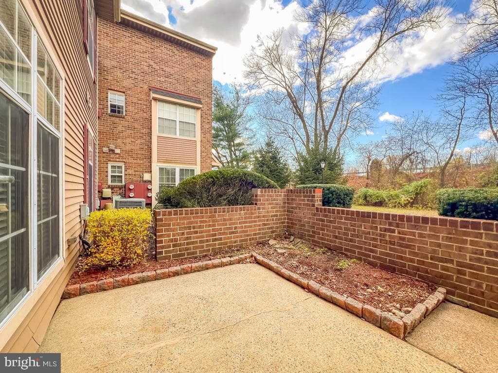 654a Woodford Lane photo 2