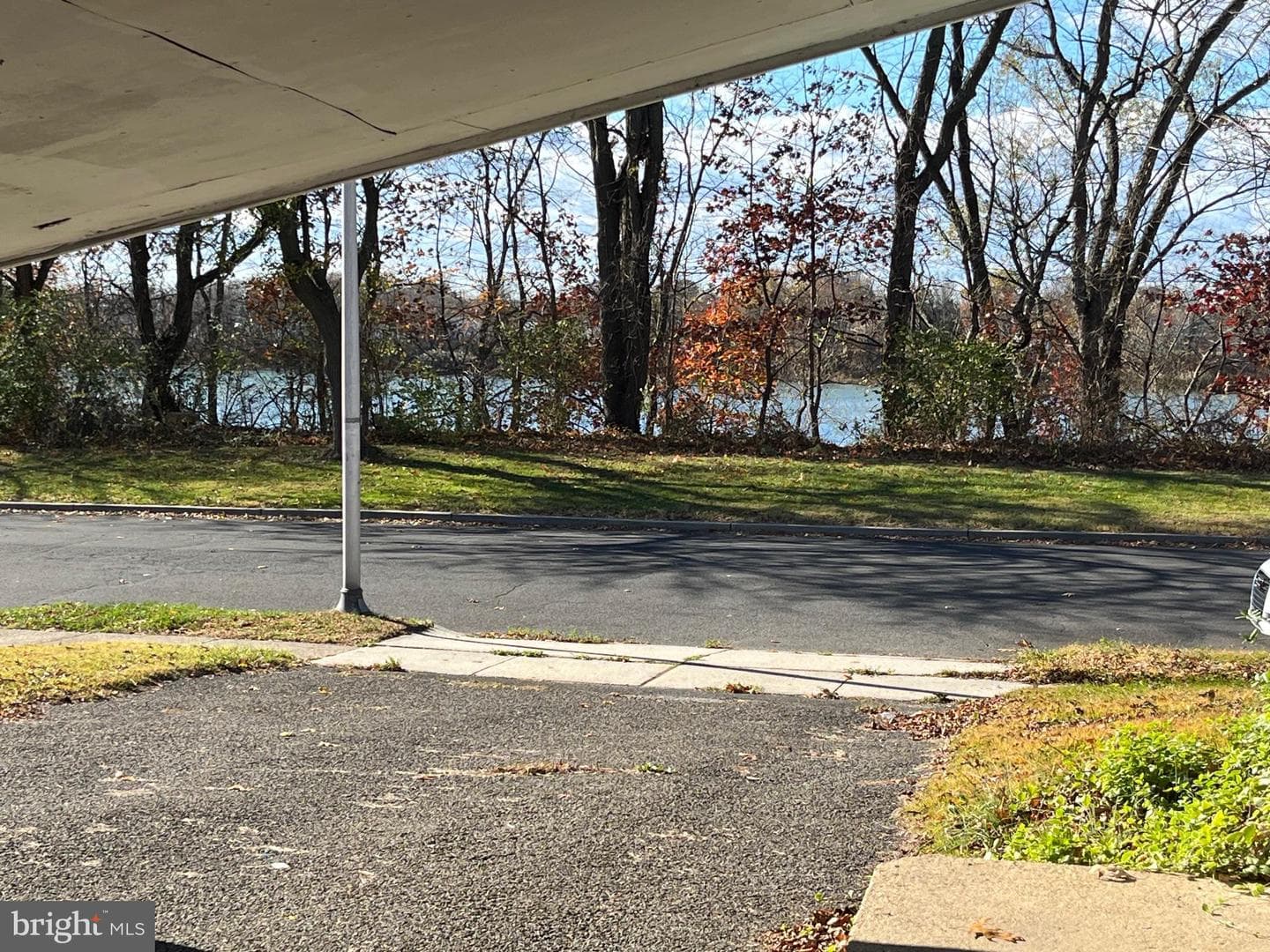 394 Lakeside Drive photo 2