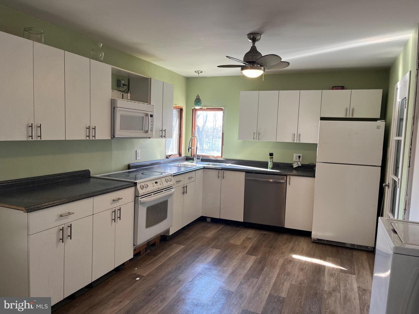 394 Lakeside Drive photo 3
