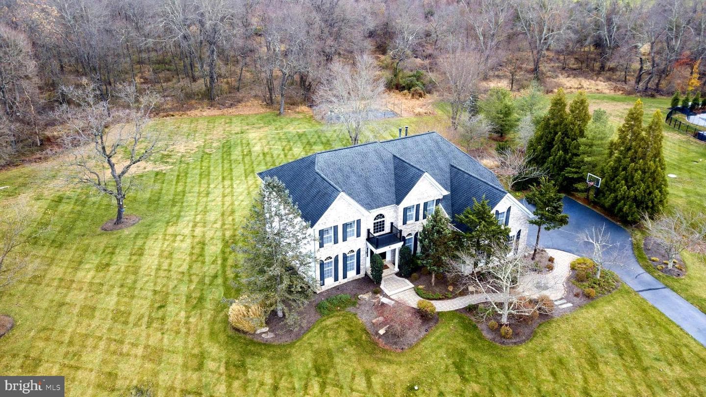 62 Woodside Lane photo 2