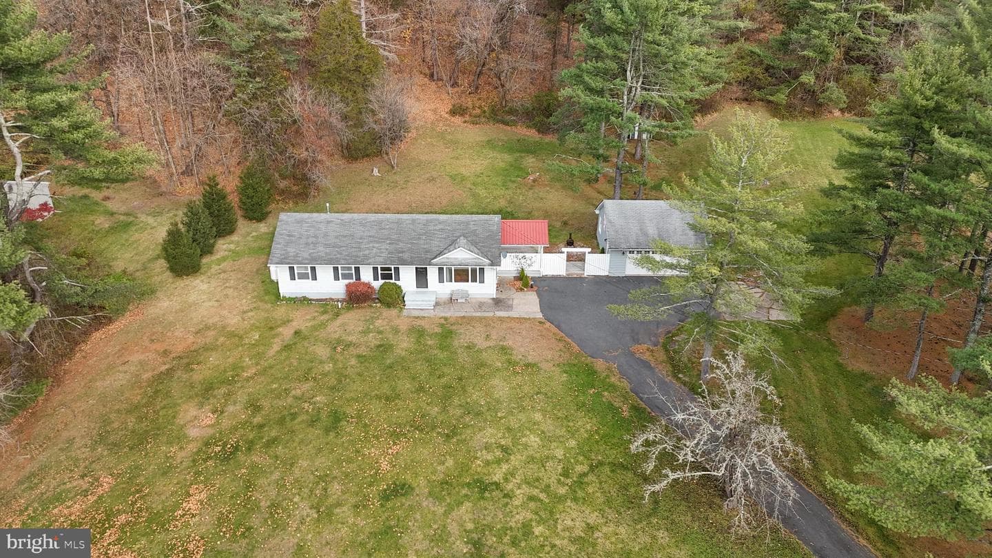 8979 Easton Road photo 37