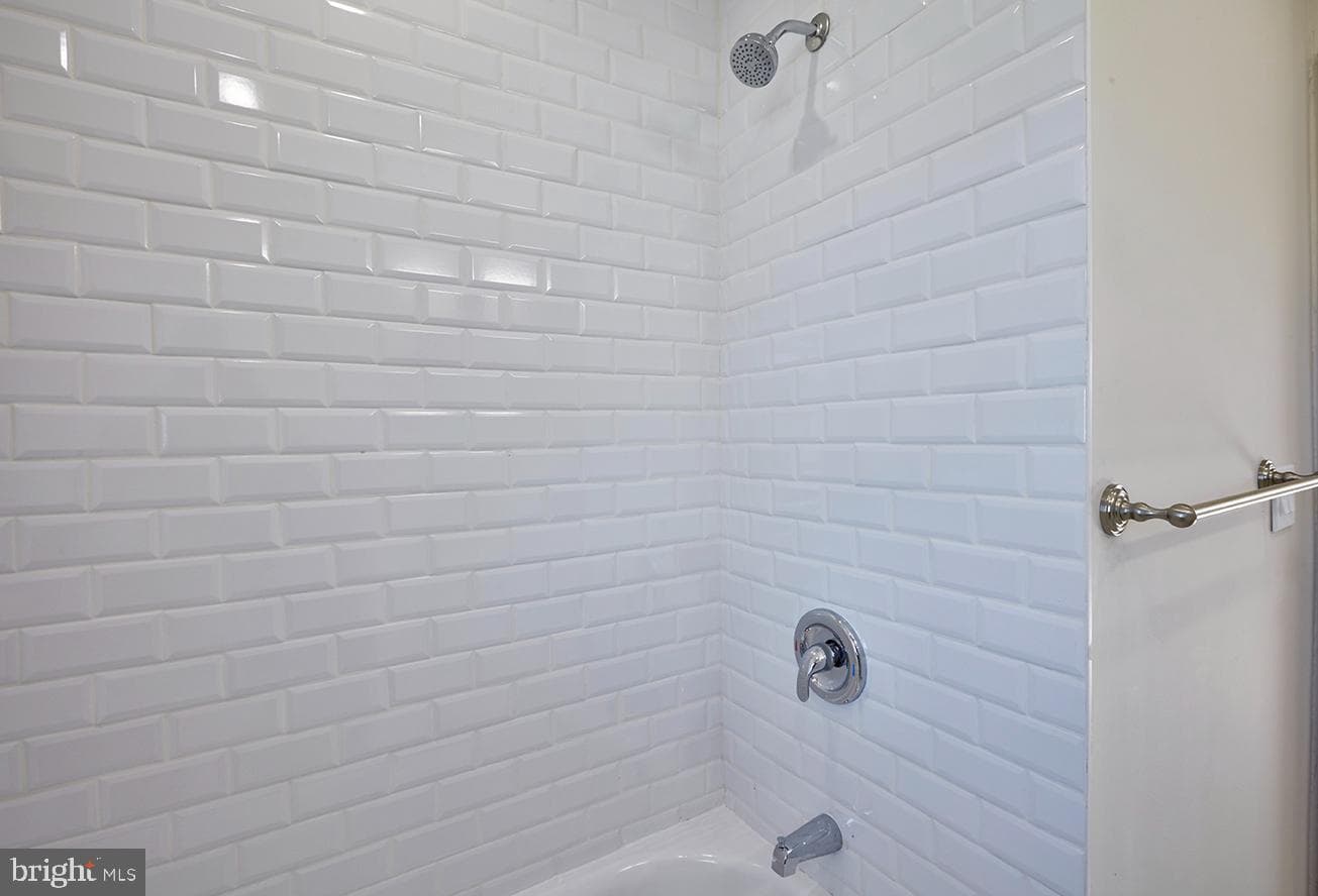 2727 Berwyn Road photo 17