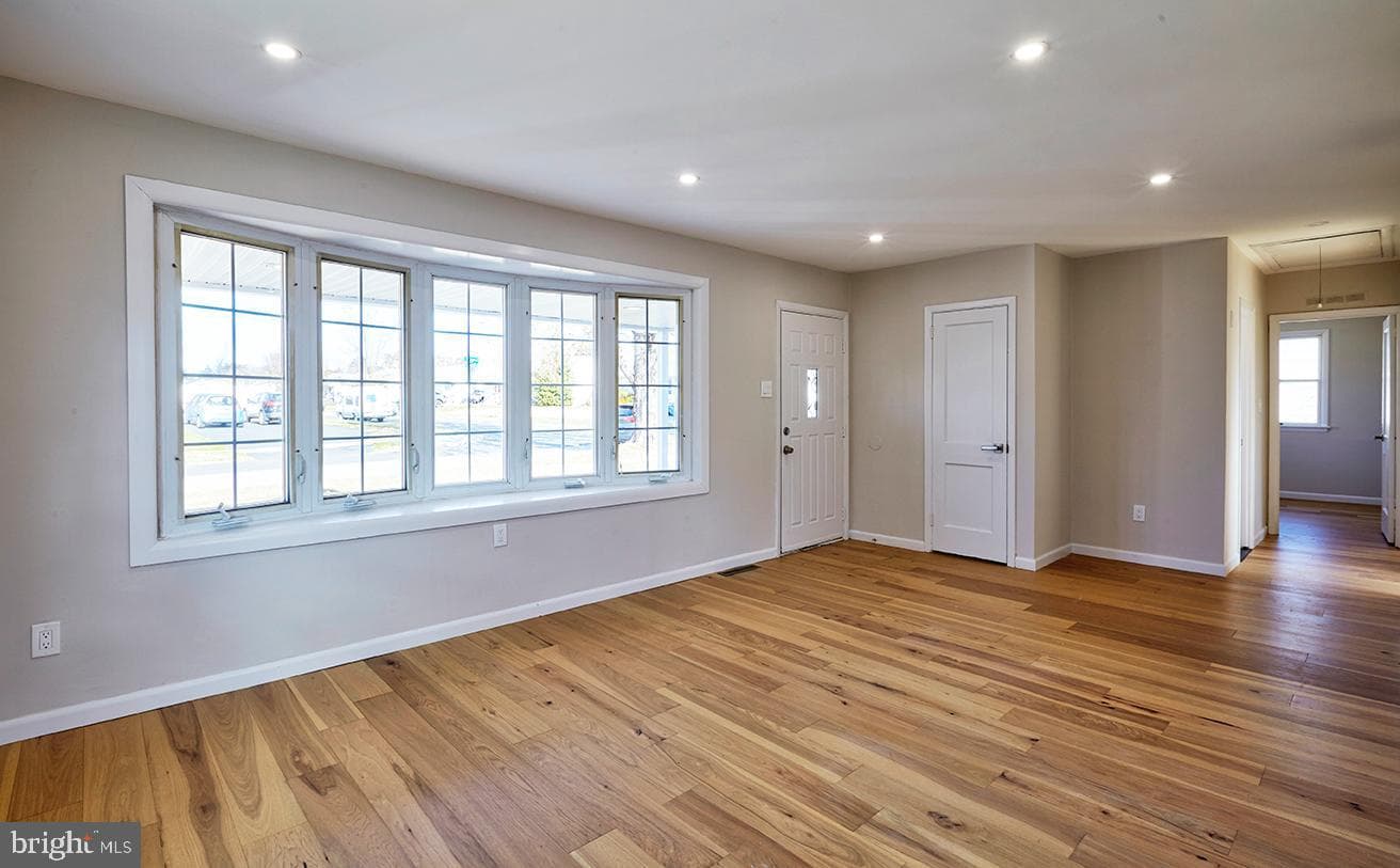 2727 Berwyn Road photo 6