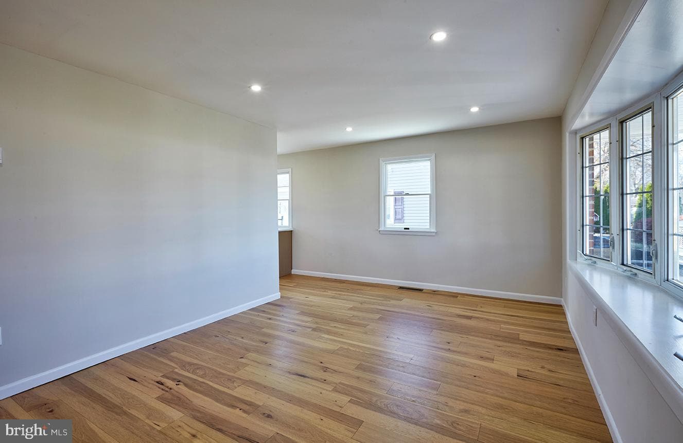 2727 Berwyn Road photo 7