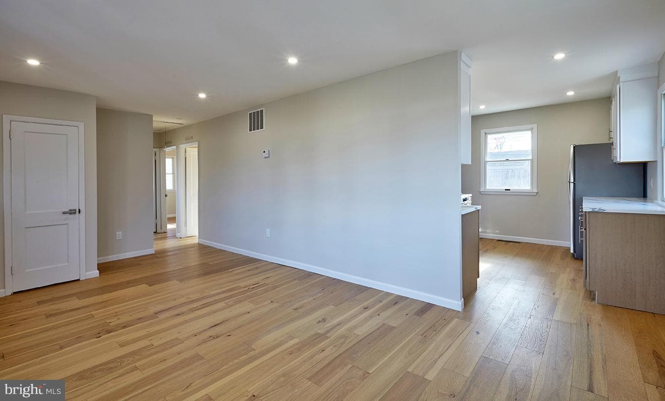2727 Berwyn Road photo 8