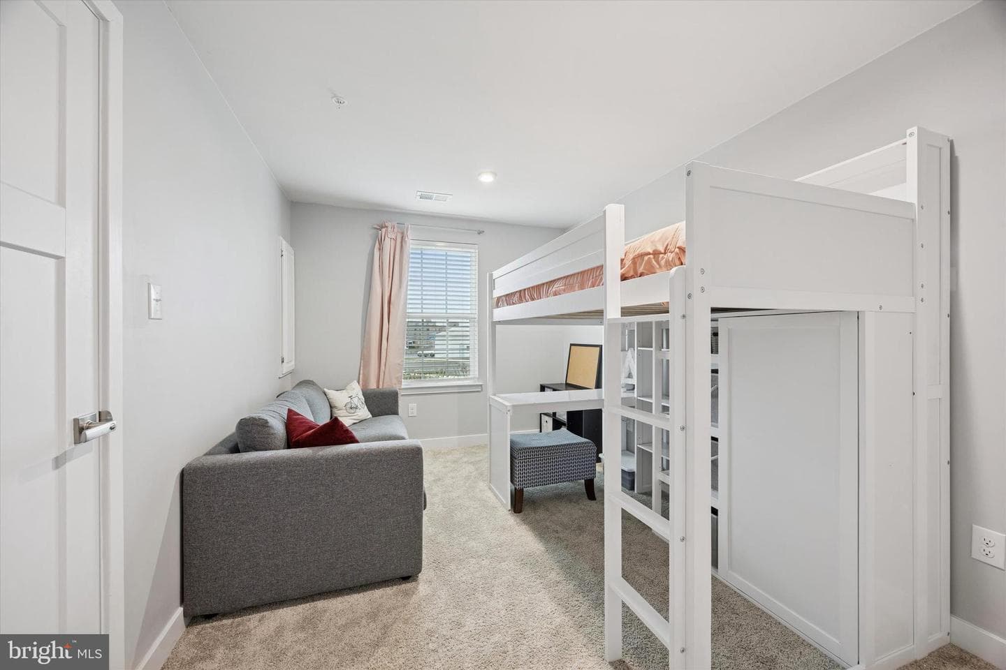 135 Bishop Way photo 3
