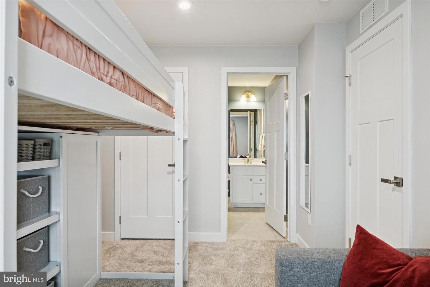 135 Bishop Way photo 4