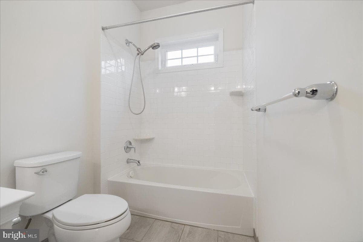 1376 Memorial Drive photo 32
