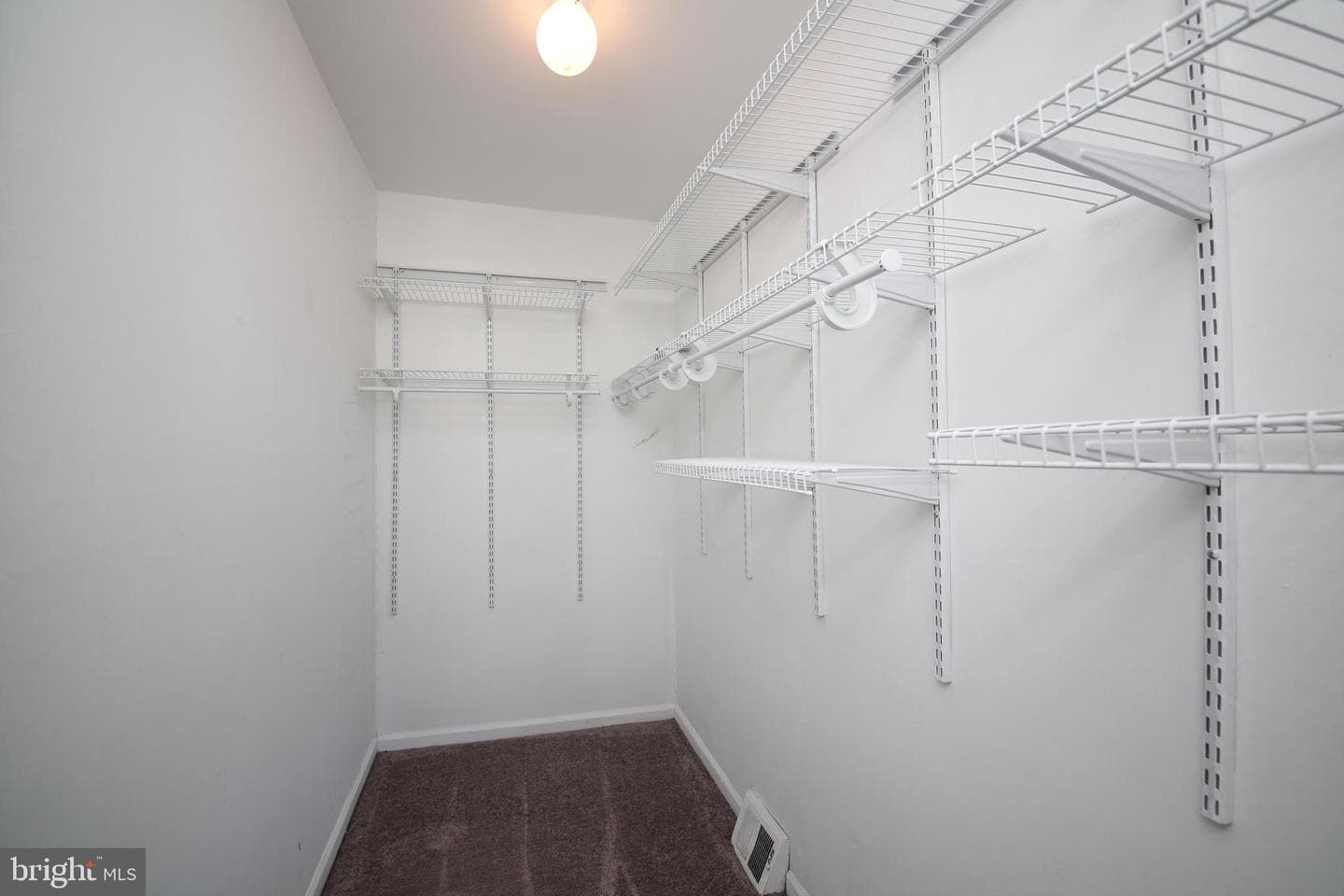 1004 Weybridge Court photo 10
