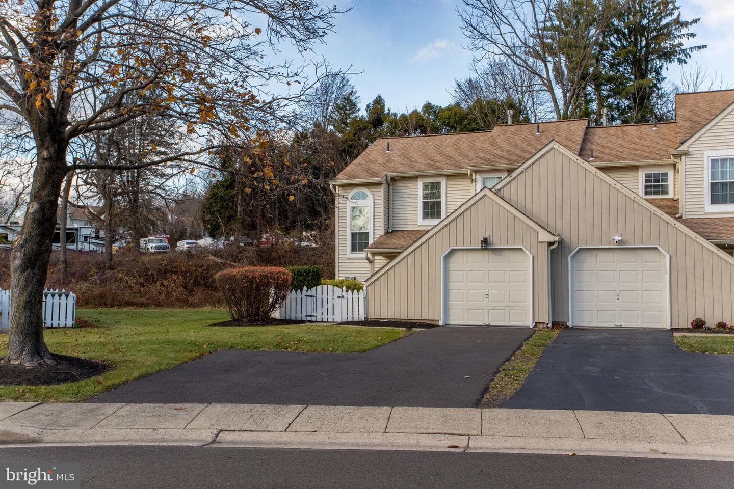 1811 Hennessy Drive photo 2