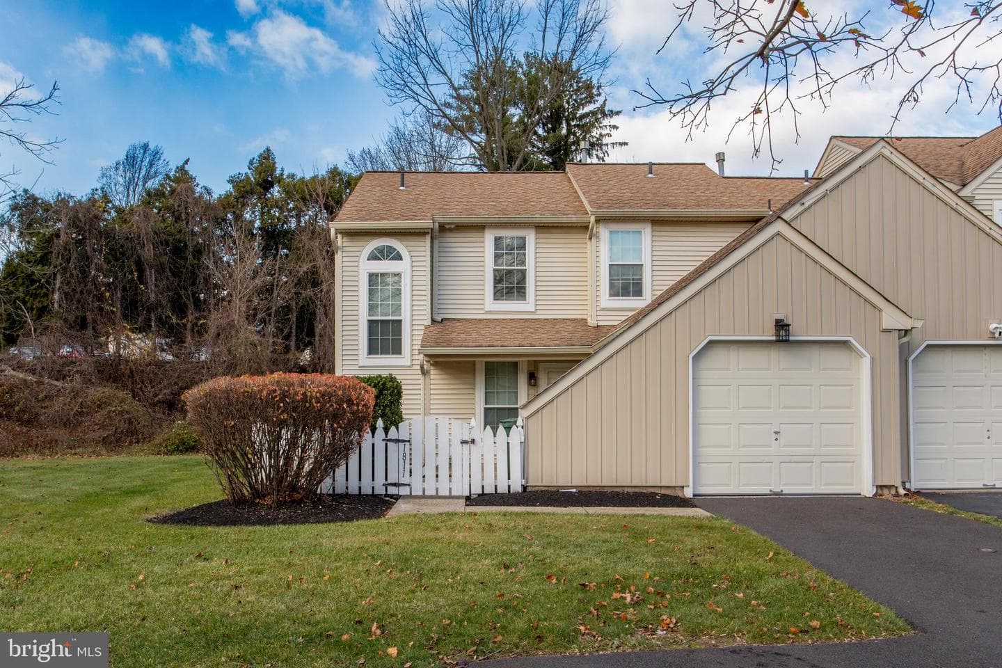 1811 Hennessy Drive photo 3