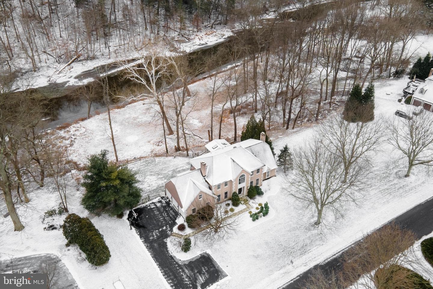 880 Macclesfield Road photo 3