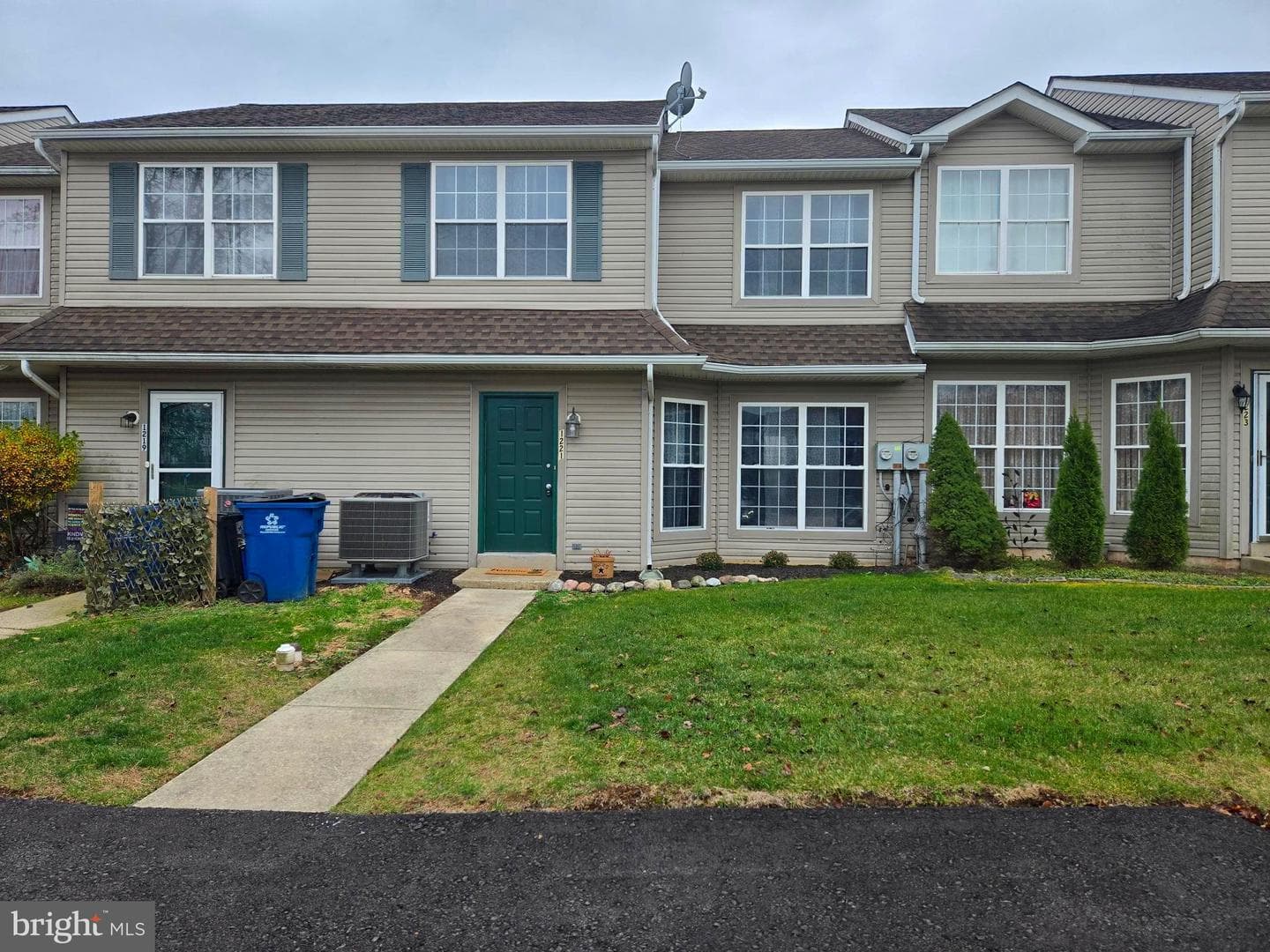 1221 Garden Court