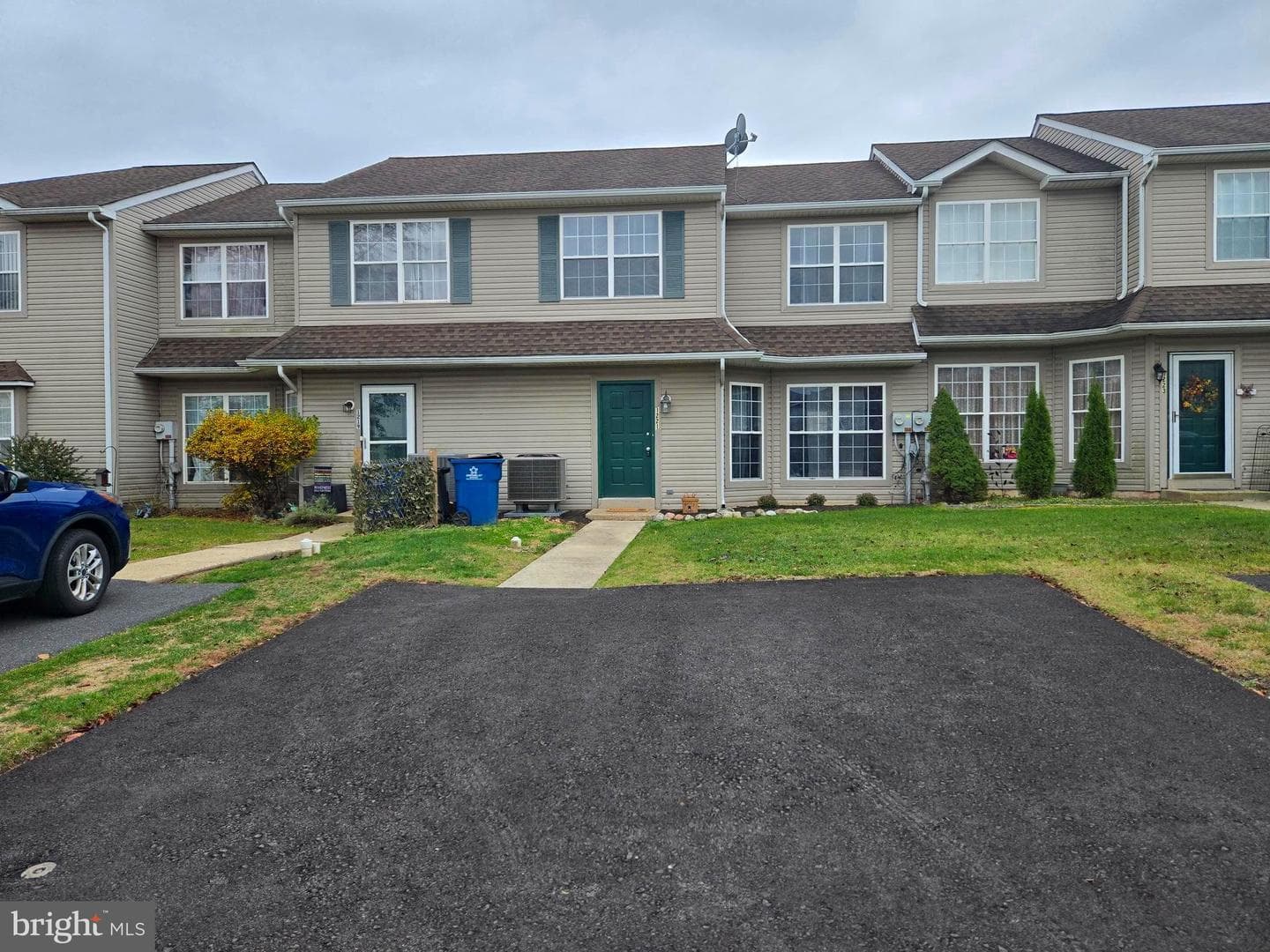 1221 Garden Court photo 2