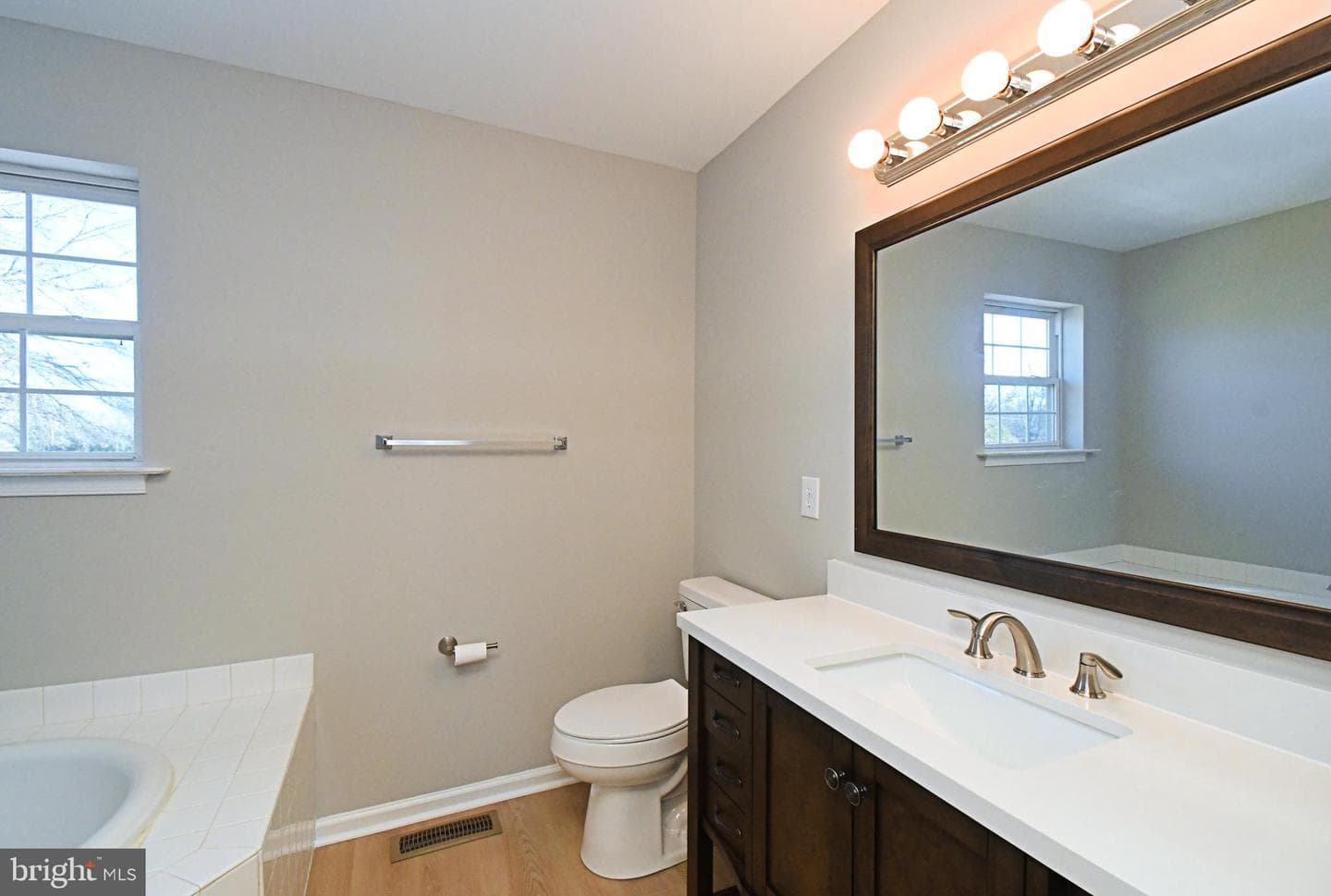 110 Greenfield Lane photo 37