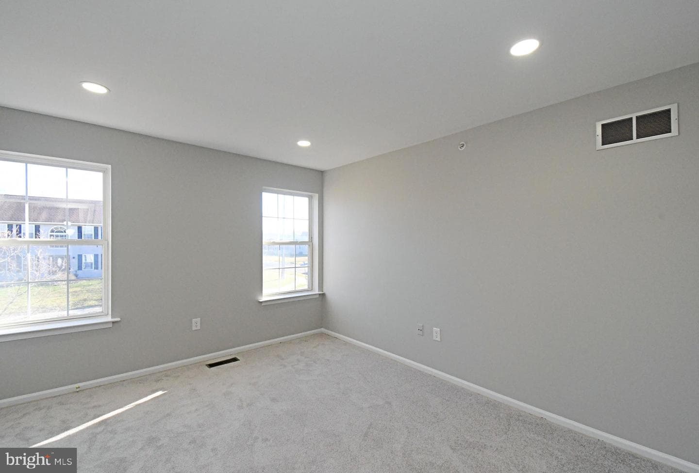110 Greenfield Lane photo 39