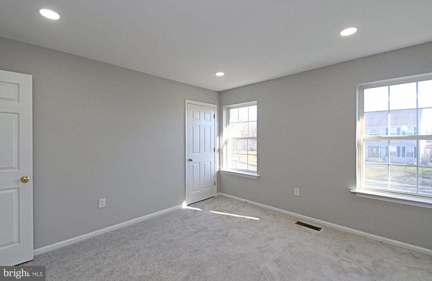 110 Greenfield Lane photo 40