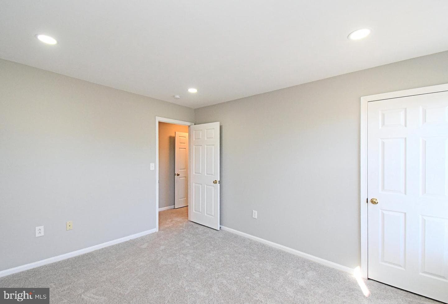 110 Greenfield Lane photo 41