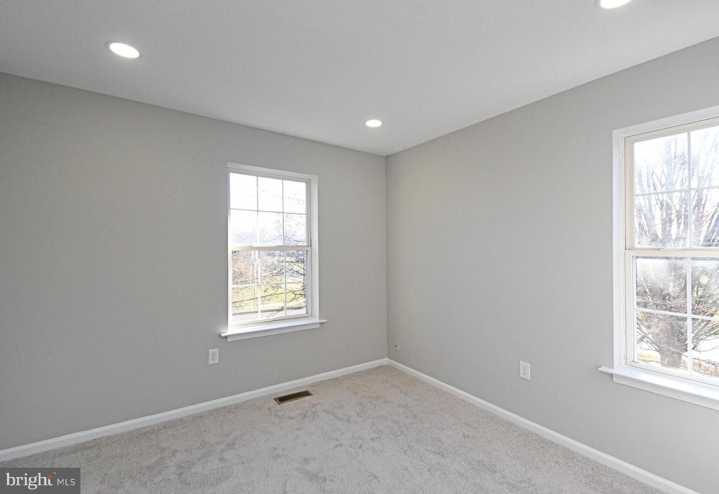 110 Greenfield Lane photo 43